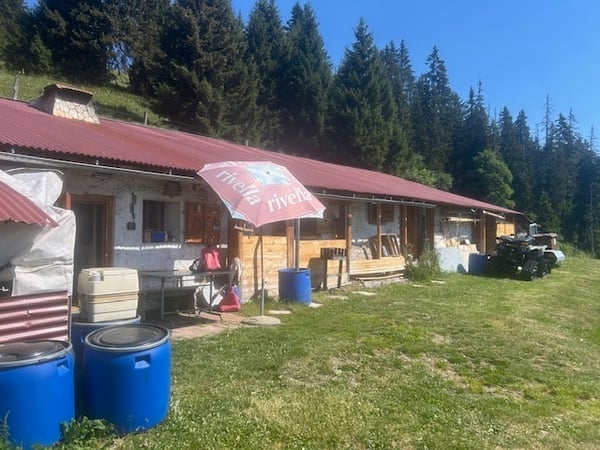 Chalet bergerie au calme à la montagne. Confort rustique. Unique ! 1