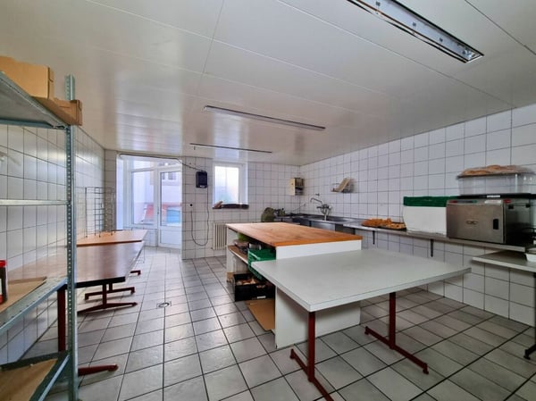 Belle bâtisse comprenant un restaurant réputé et un appartement de 9 pièces en pleine nature 7