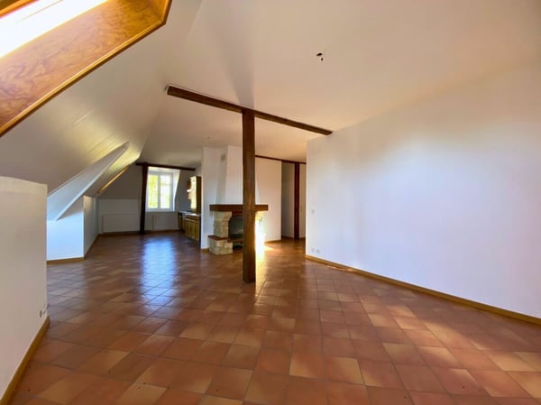 Superbe duplex mansardé de 1.5 pcs offrant 140 m² habitables 2