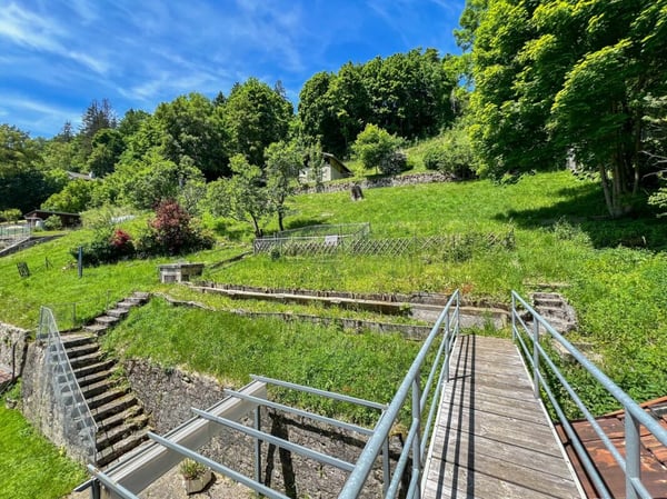 Immeuble idéalement situé avec places de parc et rendement de 6.5% 2