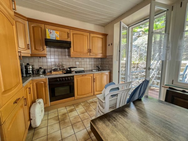 Immeuble idéalement situé avec places de parc et rendement de 6.5% 10