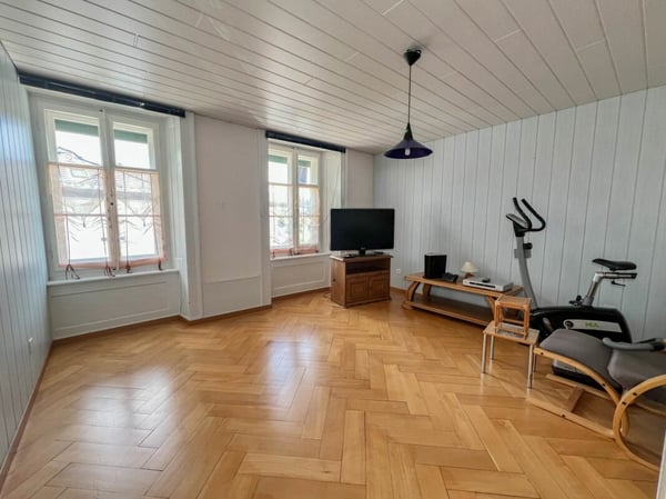 Immeuble idéalement situé avec places de parc et rendement de 6.5% 8