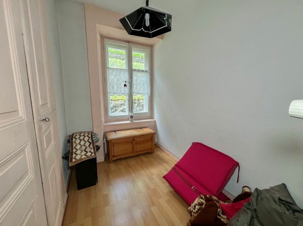 Immeuble idéalement situé avec places de parc et rendement de 6.5% 9