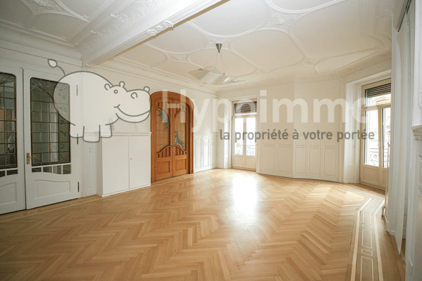 Locaux d'exception de 260 m2 dans immeuble de caractère 1