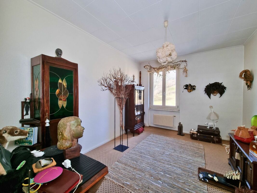 Belle bâtisse comprenant un restaurant réputé et un appartement de 9 pièces en pleine nature
