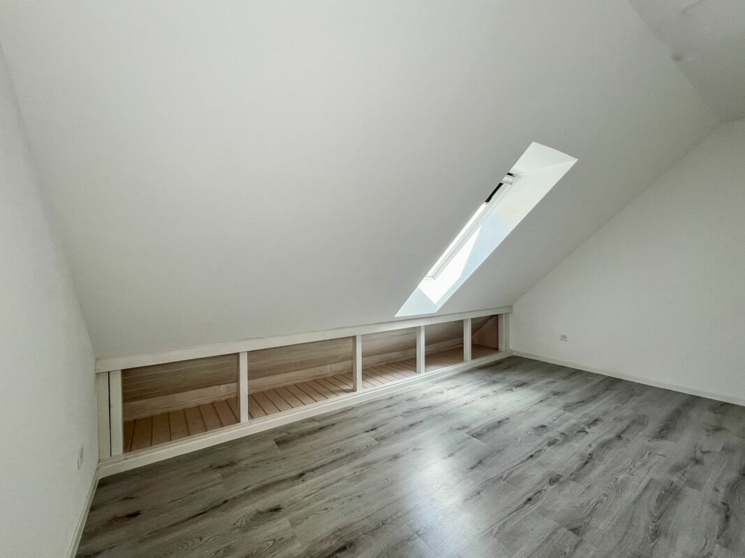 Charmant duplex de 4 pièces entièrement rénové pour du rendement