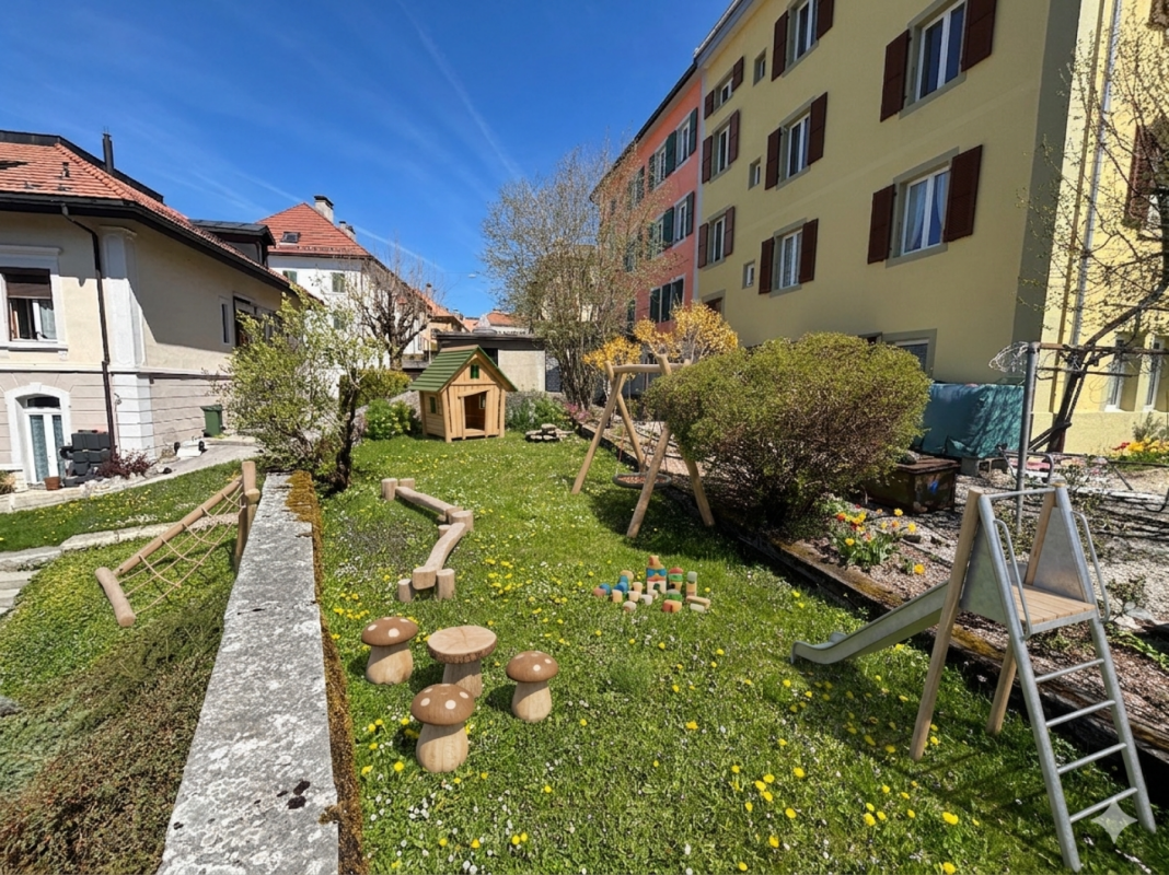 Bel immeuble familial avec terrasse et jardin