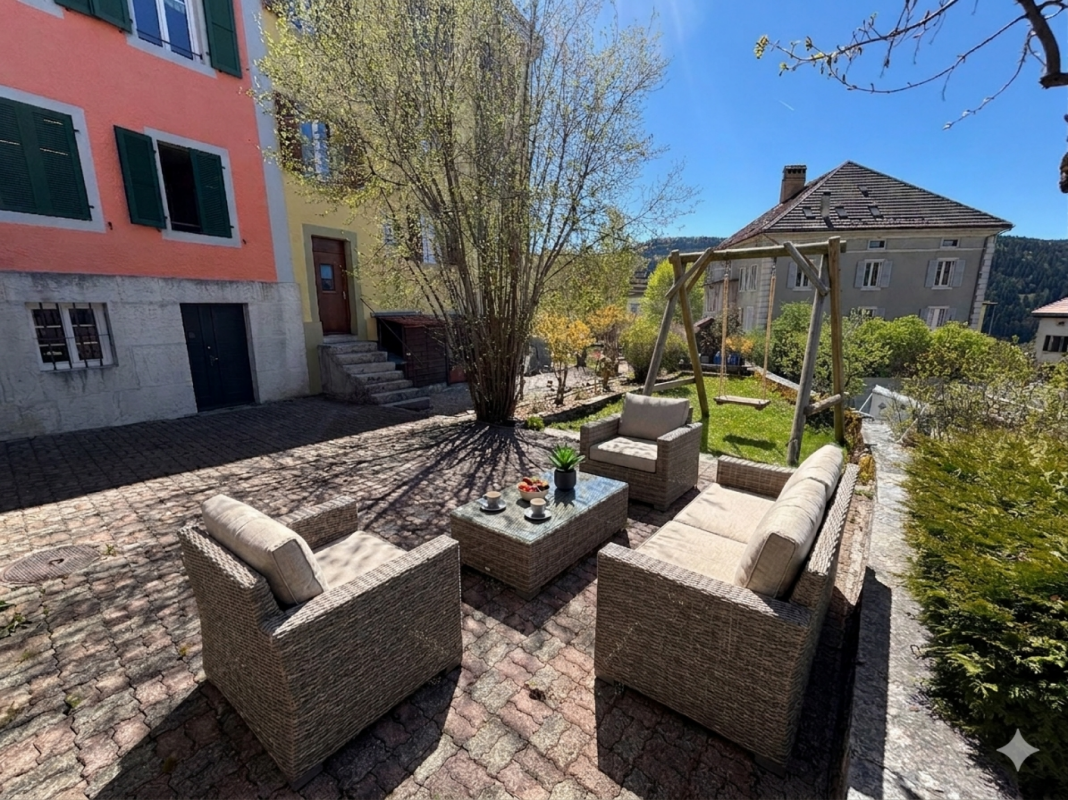 Bel immeuble familial avec terrasse et jardin