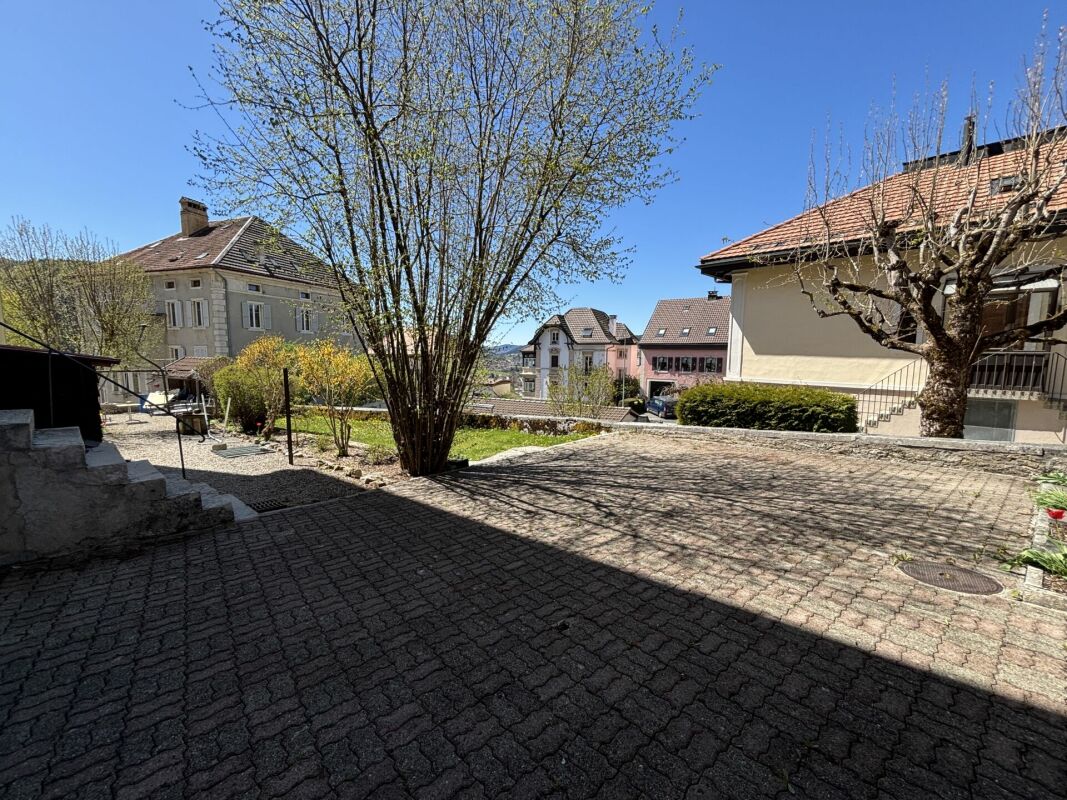 Bel immeuble familial avec terrasse et jardin