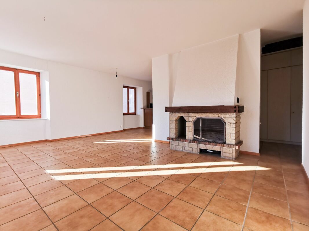 Grand appartement de 4.5 pièces avec cheminée