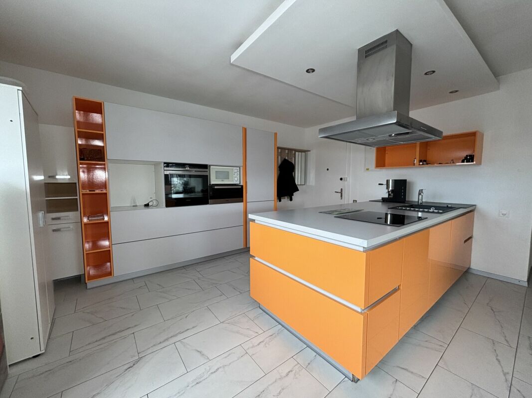 Lumineux et spacieux appartement de 8 pièces