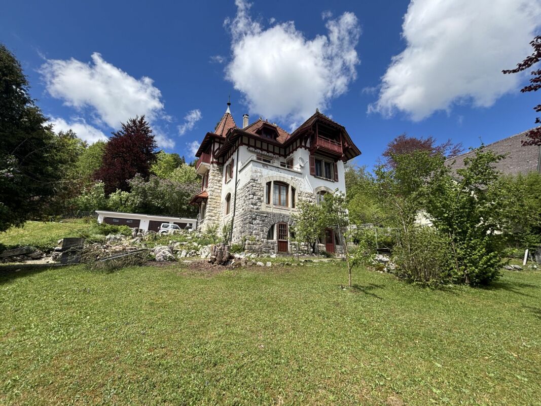 Propriété de caractère dans son écrin de verdure