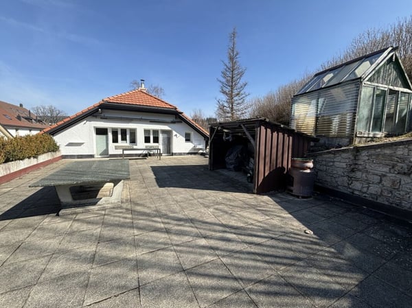 Belle maison familiale avec 6 grands garages 15
