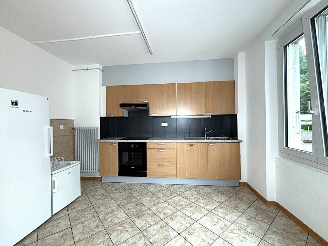 Charmant appartement de 3 pièces au 1er étage avec balcon