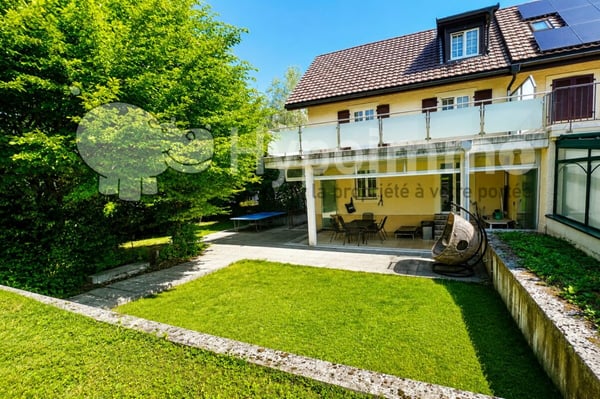 Charmante villa mitoyenne avec garages 1