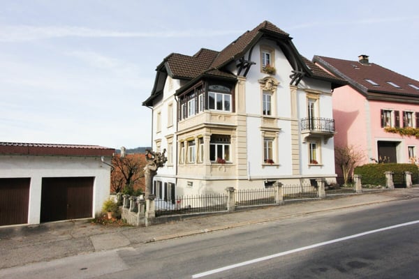 Bel appartement de 4 pièces au 1er étage avec garage 12