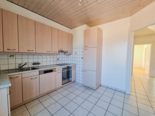 Bel appartement de 4 pièces au 1er étage avec garage 3