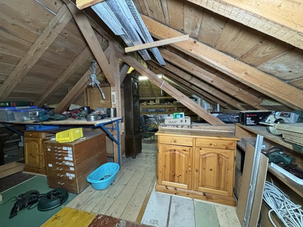 Belle maison familiale avec 6 grands garages 15