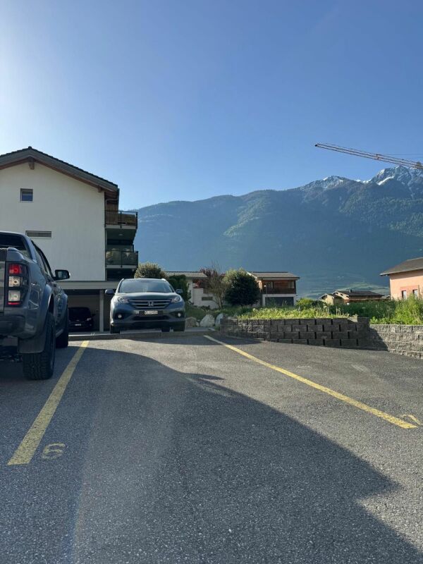 Places de parc extérieures double dans la longueur ou place pour un camping-car