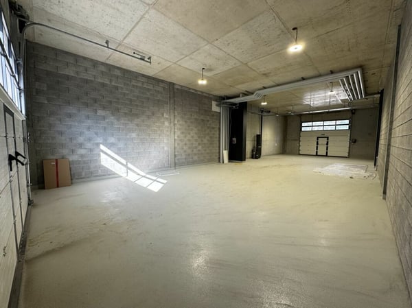 Atelier/dépôt au rez avec dépôt extérieur 4