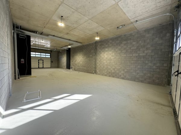 Atelier/dépôt au rez avec dépôt extérieur 3
