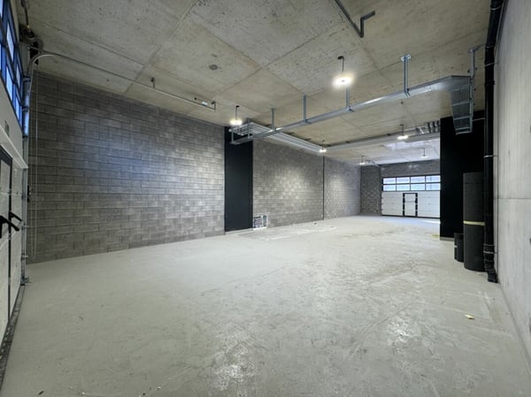 Atelier/dépôt au rez avec dépôt extérieur 5