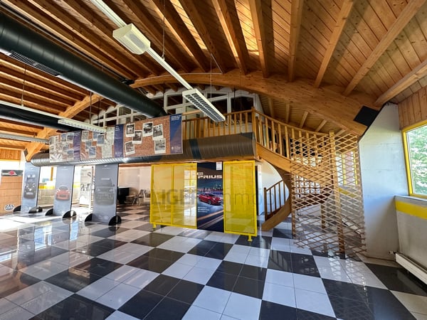 A vendre Halle d'exposition, bureaux, dépôts, garages et stand de tir 4