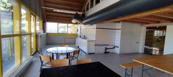 A vendre Halle d'exposition, bureaux, dépôts, garages et stand de tir 9