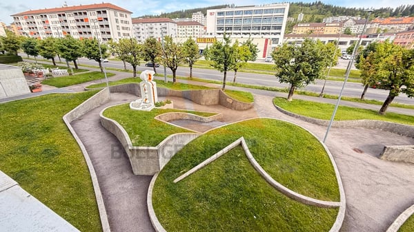 A VENDRE APPARTEMENT RÉNOVÉ DE 1.5 PIÈCES AVEC LOGGIA ET ANNEXES 2