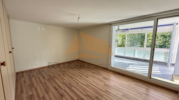 A VENDRE APPARTEMENT DE 1.5 PIÈCES EN PPE ET PLACE DE PARC INTÉRIEURE 9