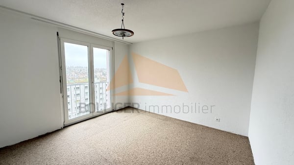 A VENDRE APPARTEMENT 1 PIÈCES AVEC GARAGE BOX 8