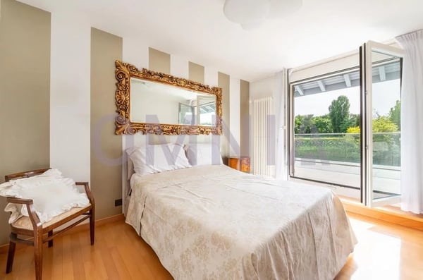 Villa de 330 m2 avec piscine et 200 m2 de terrain 5