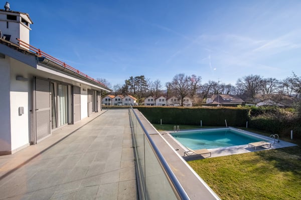 Villa avec piscine et beau terrain 2