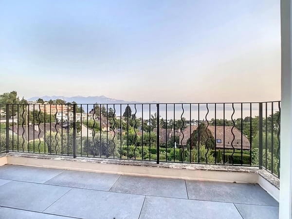 Vue lac et élégance intemporelle 9