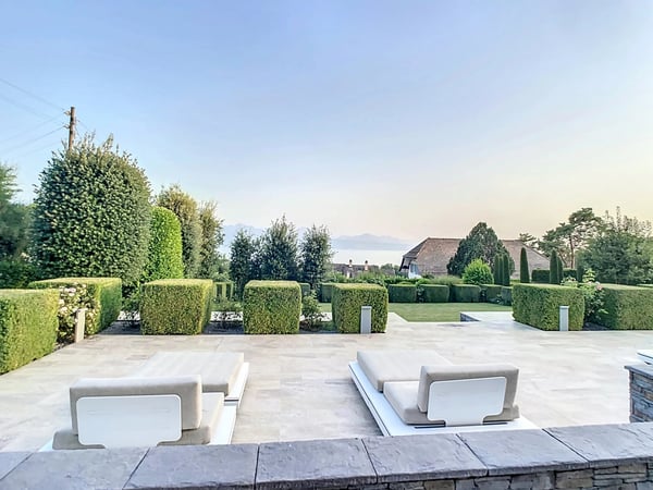 Vue lac et élégance intemporelle 12