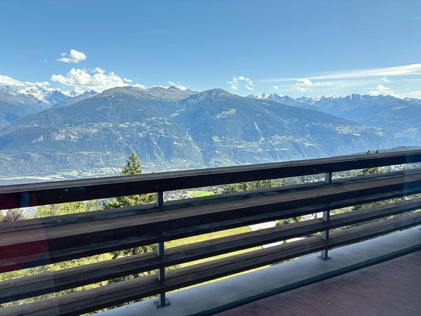 Deux magnifiques appartements de standing reliés avec une vue panoramique sur les Alpes 2