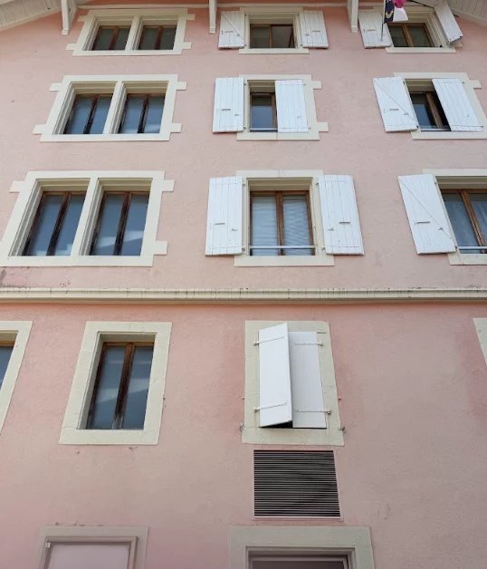 Bel immeuble de 12 logements situé à St-Cergue 2