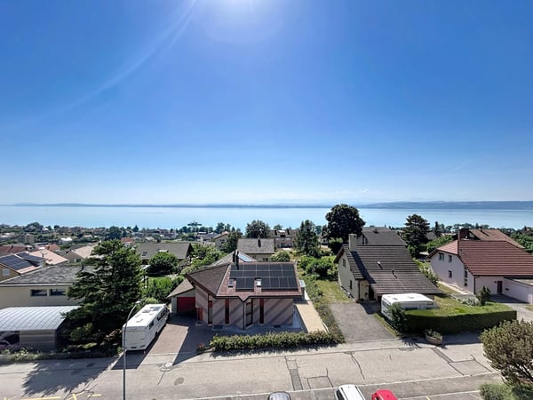 Appartement avec vue panoramique sur le lac et les alpes 1