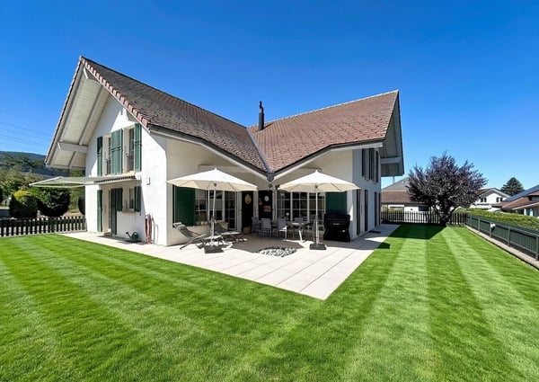 Spacieuse villa familiale de caractère avec vaste jardin (Laténa) 1
