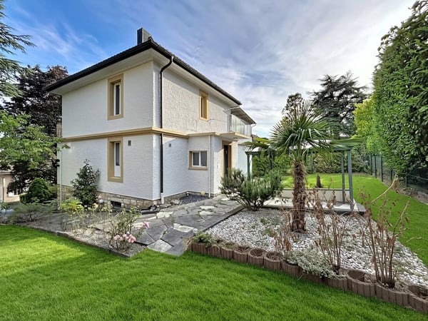 Maison de caractère rénovée avec vue lac et alpes 1