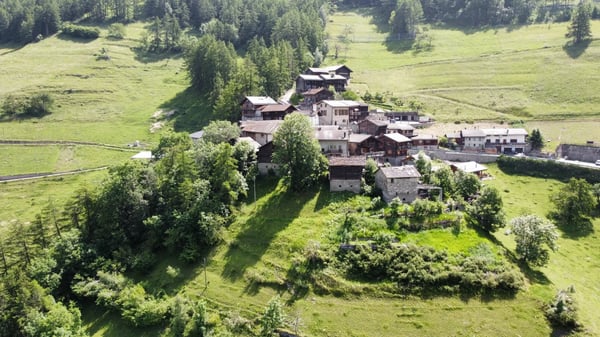 Charmante maison villageoise et sa grange traditionnelle ! 1