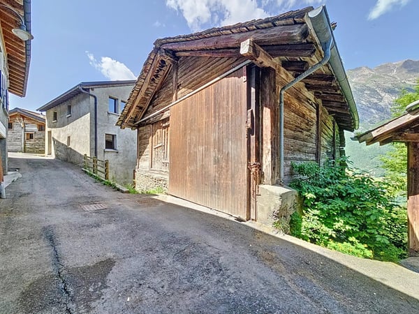 Charmante maison villageoise et sa grange traditionnelle ! 9