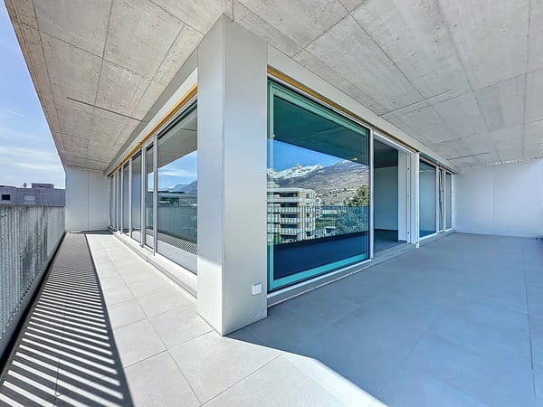 Attique lumineux avec vaste balcon 11
