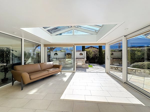 Spacieuse villa 5.5 pièces avec piscine et jardin 10