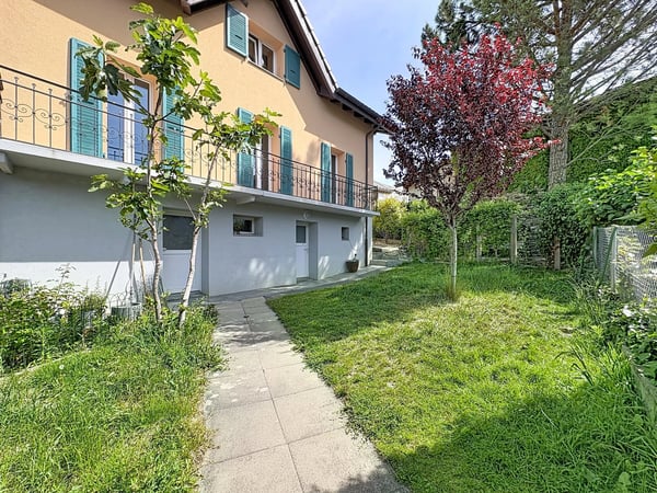 Exclusivité - Splendide maison de village rénovée, jardin et piscine 1