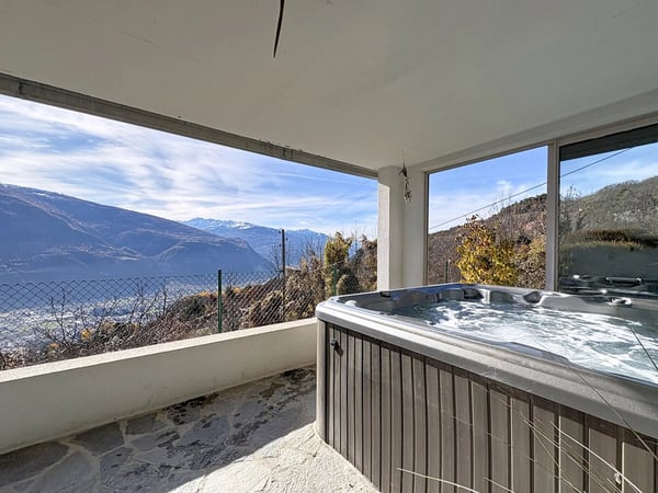 Spacieuse villa, vue panoramique et jacuzzi 1