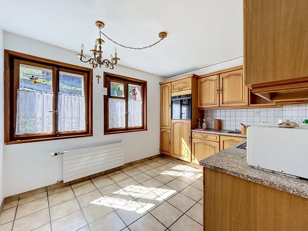 Grande maison avec 2 appartements et vaste garage 8