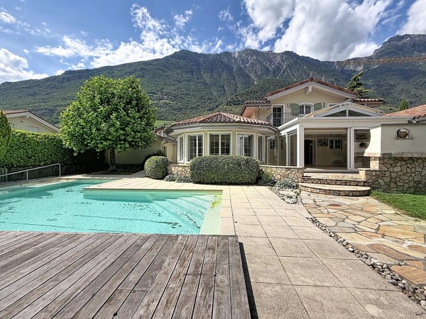 Spacieuse villa 5.5 pièces avec piscine et jardin 3