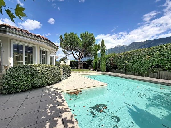 Spacieuse villa 5.5 pièces avec piscine et jardin 2