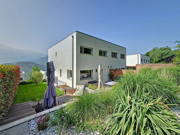 Villa contemporaine entre élégance, confort et nature 13